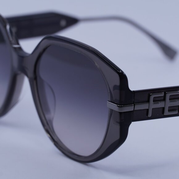 Fendi FE40083U 20B Sunglasses Shiny Grey Butterfly Frame, Smoke Lenses main image 5